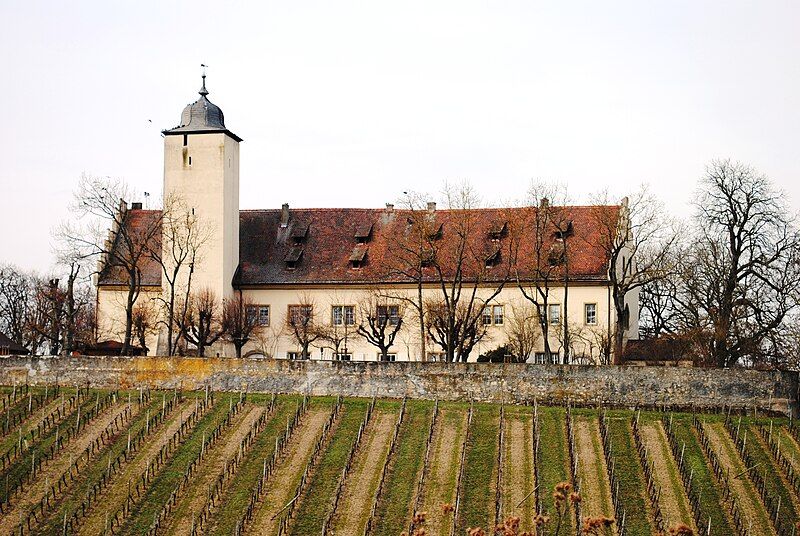 File:Hallburg, Gesamtanlage, Volkach.JPG