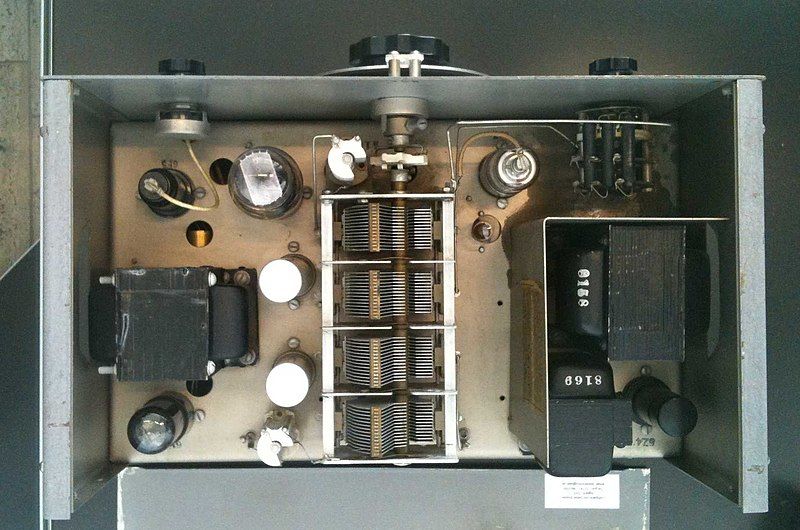 File:Hp200a-insides-crop.JPG