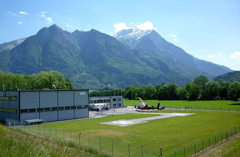 File:Hubschrauberlandeplatz Balzers Liechtenstein.jpg