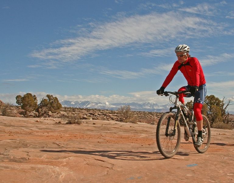 File:Mountain biker 01.jpg