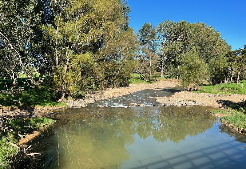 File:Puriri River.jpg