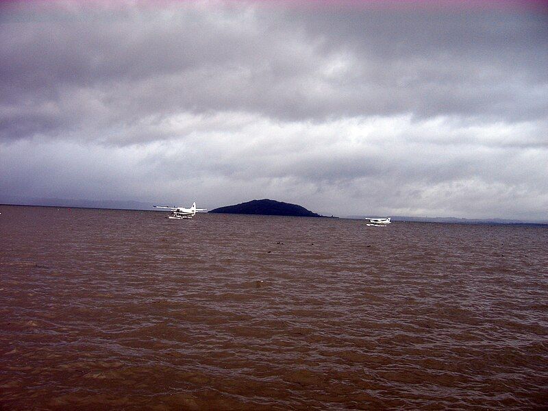 File:Rotorua Lake.jpg