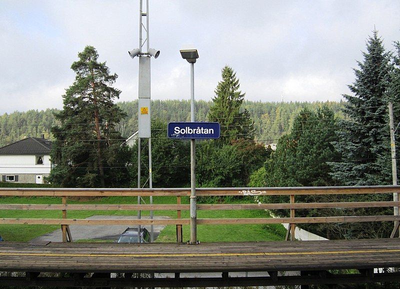 File:Solbråtan holdeplass.jpg