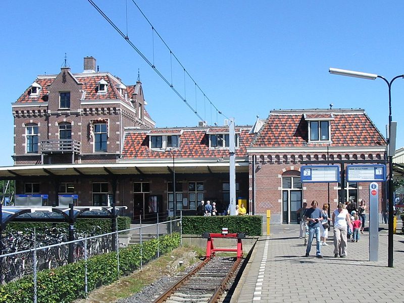 File:Station enkhuizen.jpg