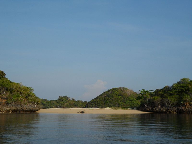 File:The Banago Sandbar.jpg