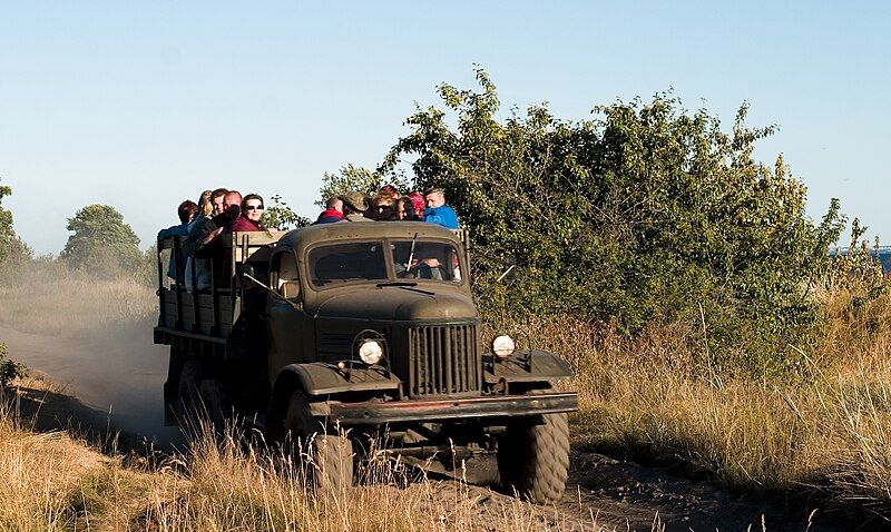 File:ZIL-157 on Naissaar.jpg