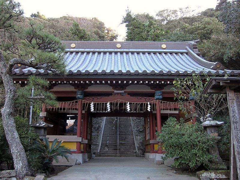 File:洲崎神社 (館山市) 随身門.JPG