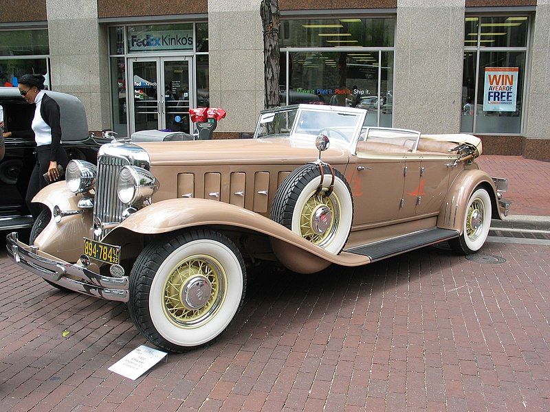 File:1932 Chrysler Imperial.jpg