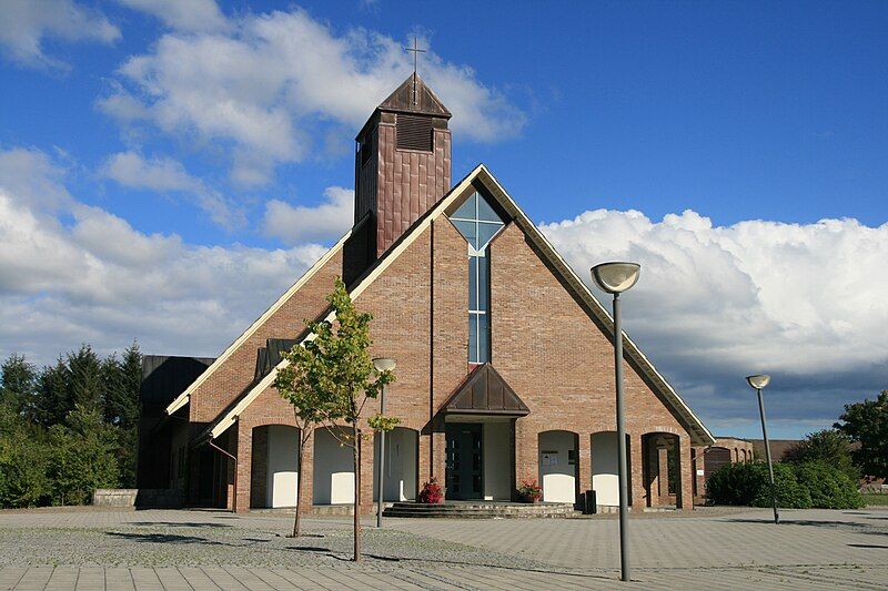 File:Aksdal kirke.jpg