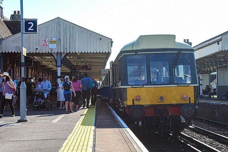 File:Class 117, Wareham.jpg