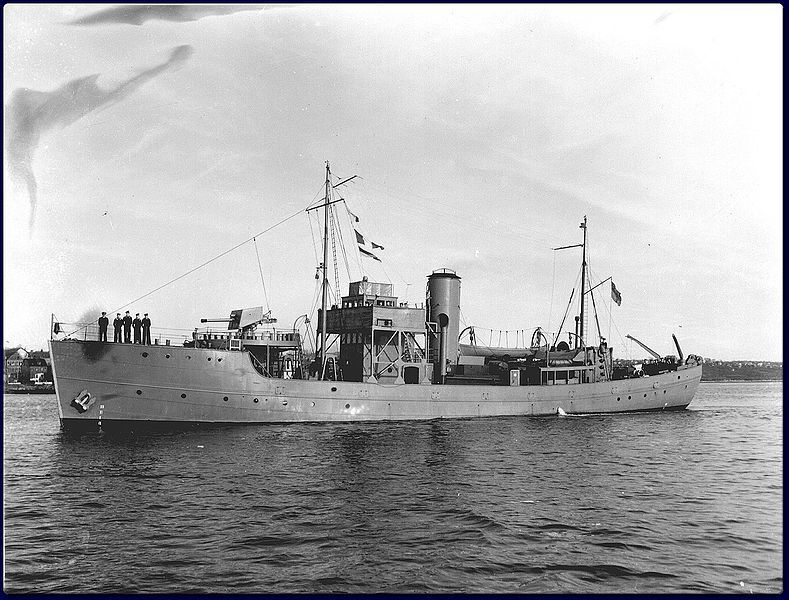 File:HMCS Gaspé H-568.jpg