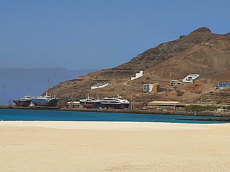 File:Harbour in Mindelo.jpg