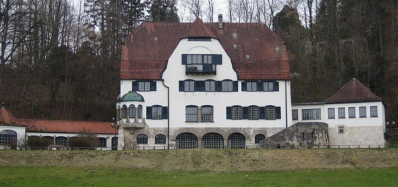 File:Herrlingen Villa Lindenhof.jpg