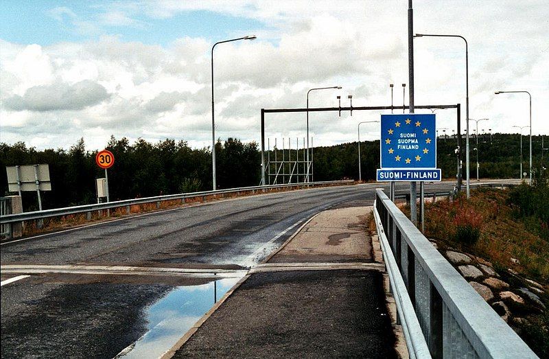 File:Karesuando bordertofinland.jpg