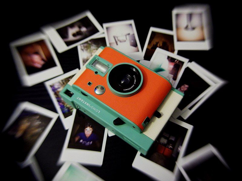 File:Lomo'instant!.jpg