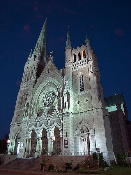 File:Longueuil StAntoine1 tango7174.jpg