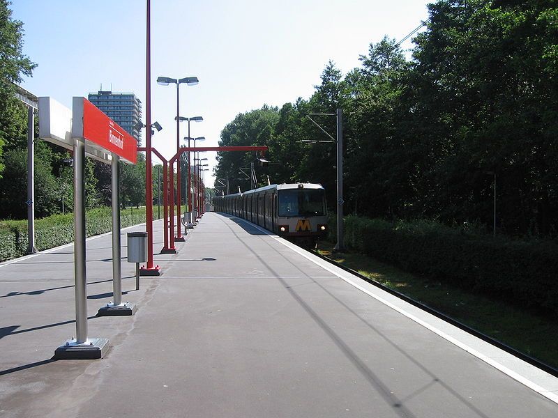 File:Metrostation Binnenhof.jpg