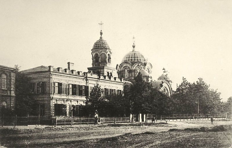 File:Petropavlovsky Almshouse. Rostov-on-Don.jpg