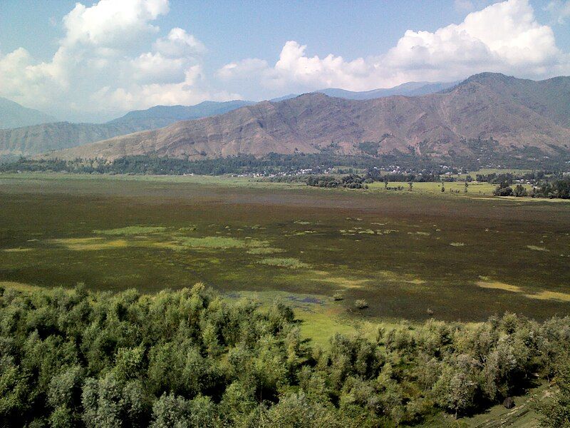 File:Wular Lake.jpg