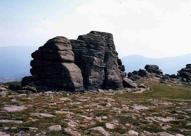 File:Barns of Bynack.jpg