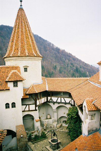 File:Bran Castle1v2.jpg