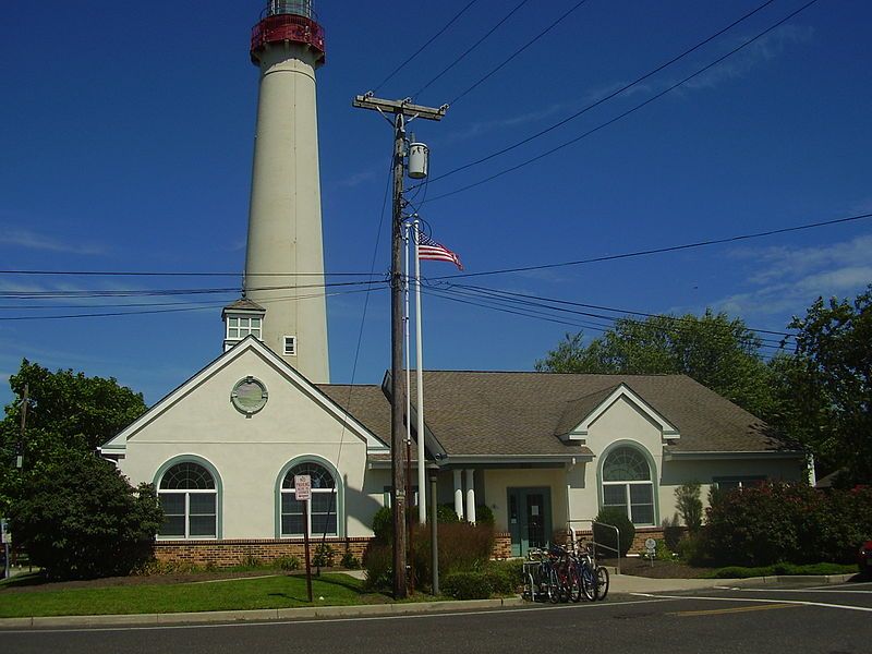 File:CapeMaYpOINTMuniBldg.jpg