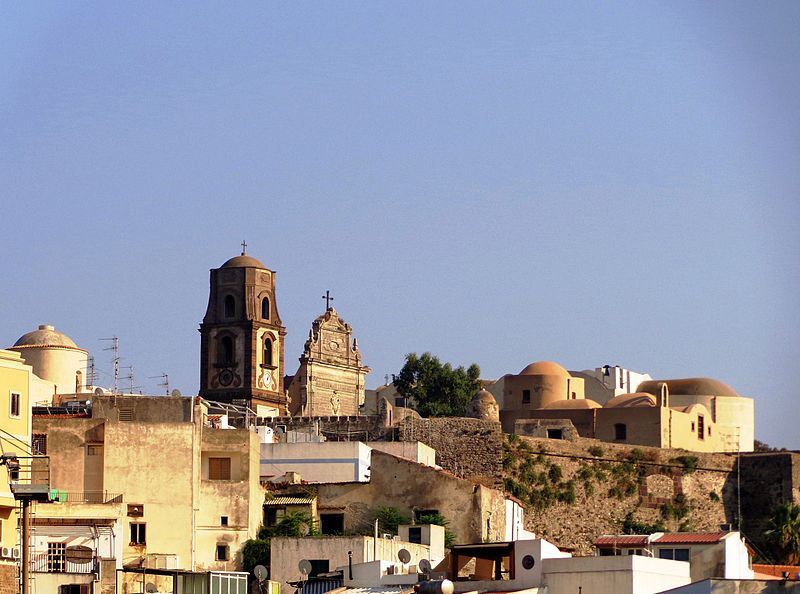 File:Cattedrale Lipari 01.jpg