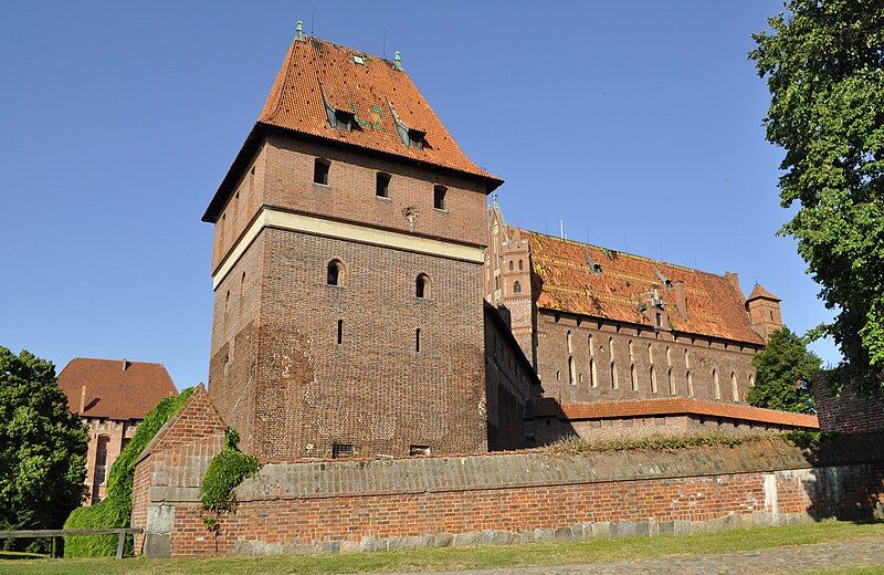 File:Dansker und Marienburg.jpg