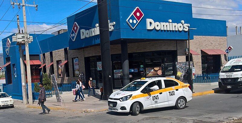 File:Domino's Pizza Tuxtla.jpg