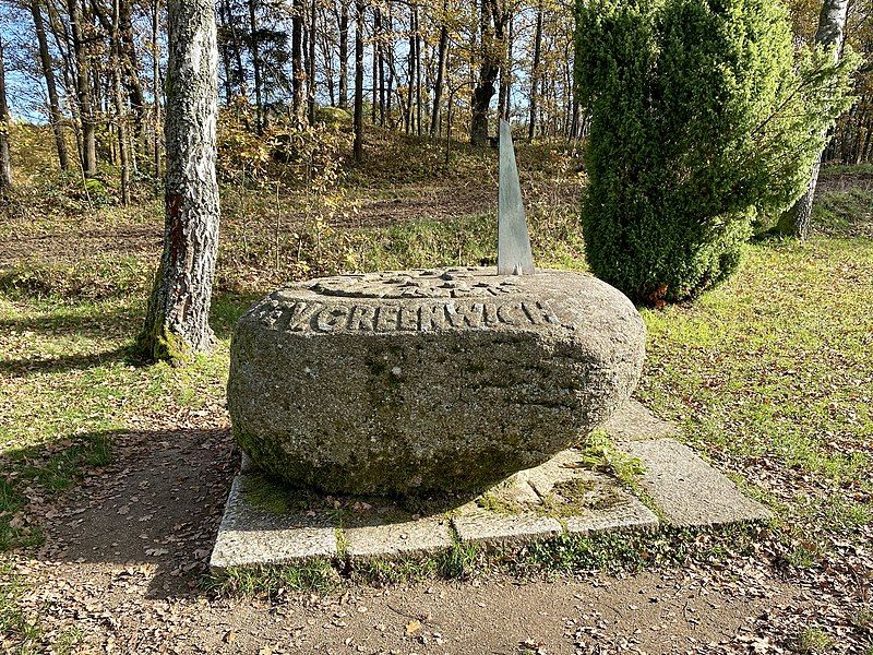 File:Gmünd Blockheide Meridian-Sonnenuhr.jpg