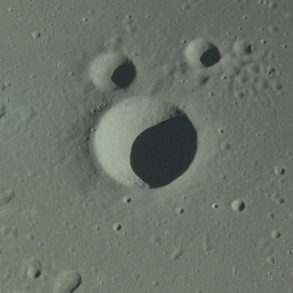 File:Heinrich crater AS17-149-22924.jpg