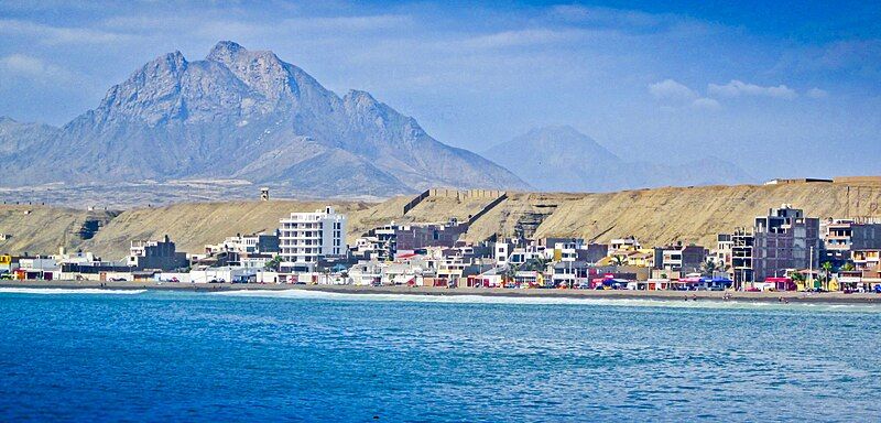 File:Huanchaco - Trujillo.JPG