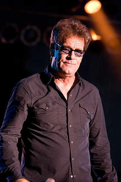 File:Huey Lewis 07-05-2009.jpg