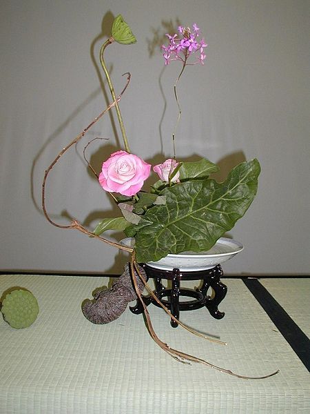 File:Ikebana Bunjin.jpg