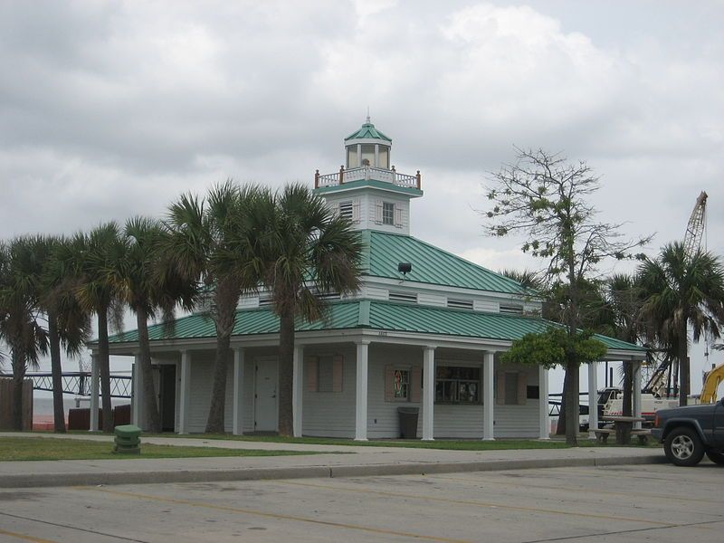 File:KennerLaketownLighthouse1.JPG