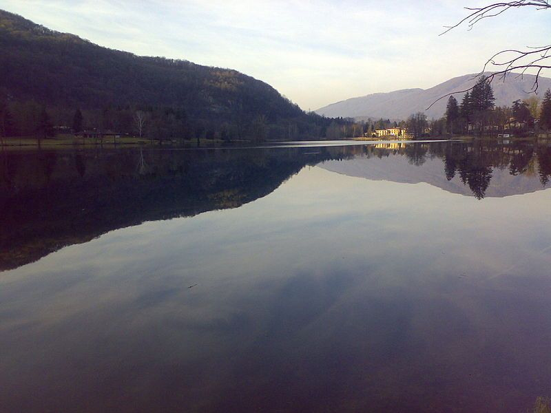 File:Lago di ghirla.jpg