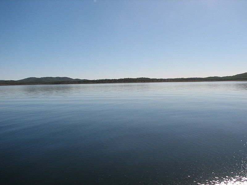 File:LakeAwoongaScene2.jpg