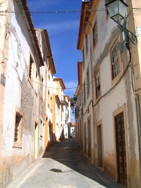 File:Rua em Constância.JPG