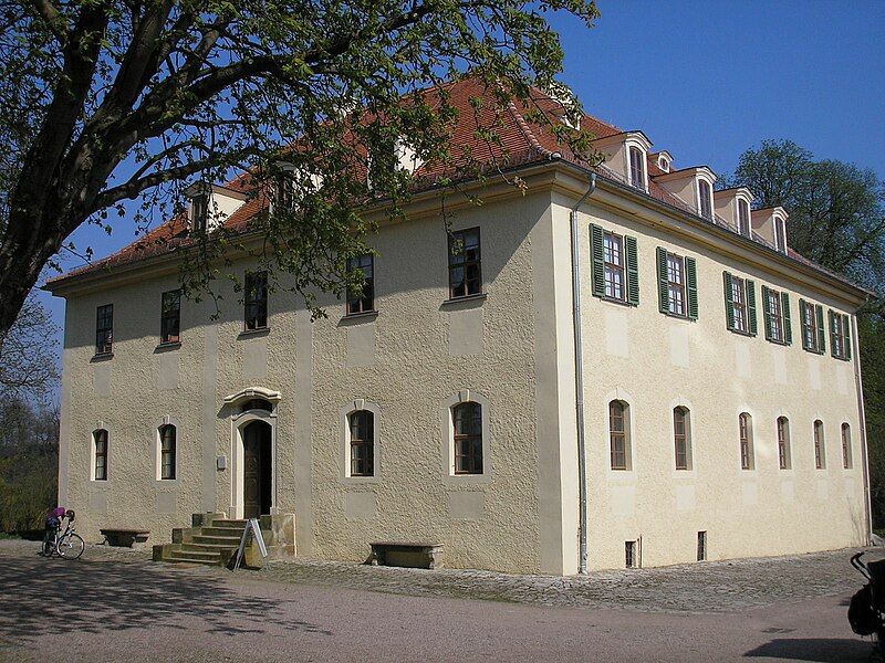 File:Schloss Tiefurt.JPG