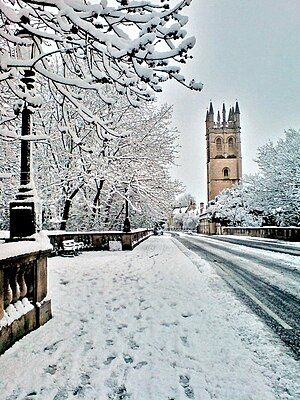 Magdalen Tower, part of Magdalen College, stands above Magdalen Bridge. The college was founded in 1458 by William of Waynflete, Bishop of Winchester, and the tower was built between 1492 and 1509.