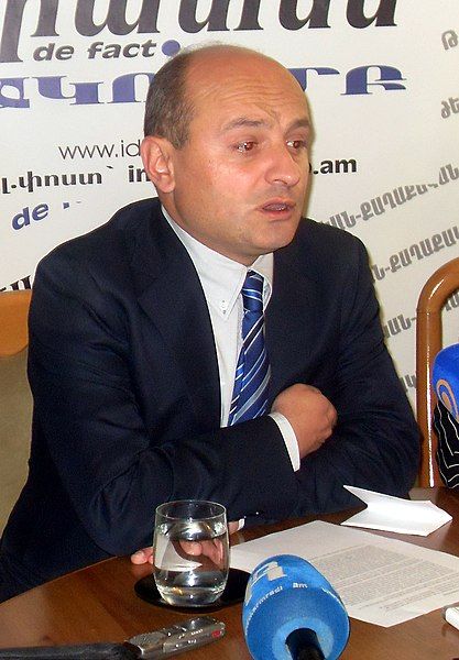 File:Styopa Safaryan 02.jpg