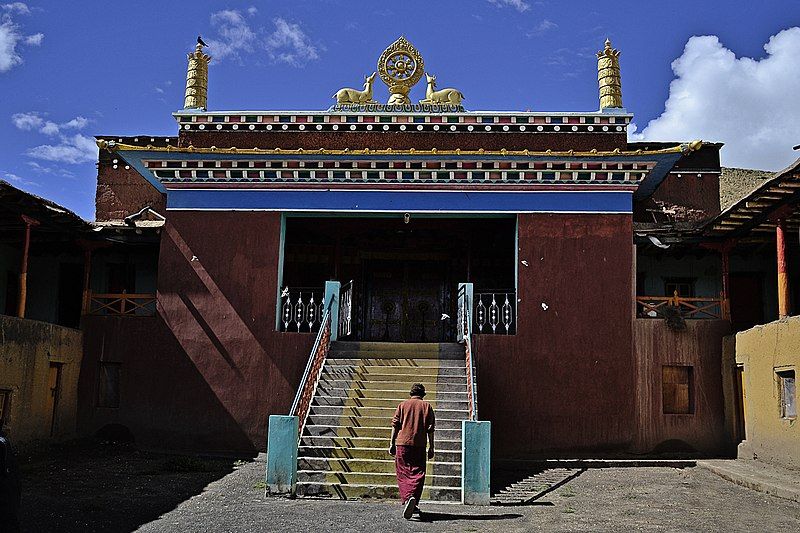 File:Tangyud Monastery, Komic.jpg