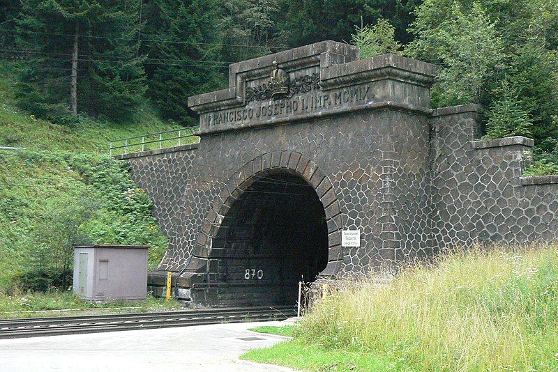 File:Tauernsouthportal.jpg