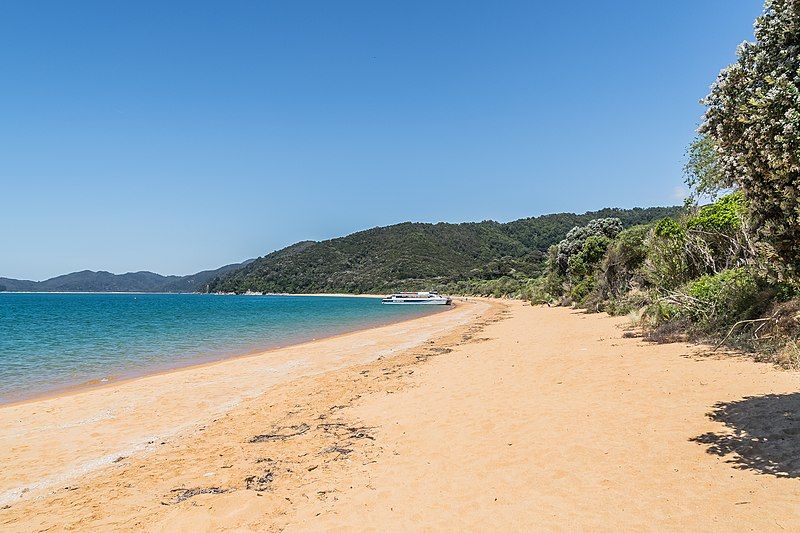 File:Totaranui Beach 01.jpg