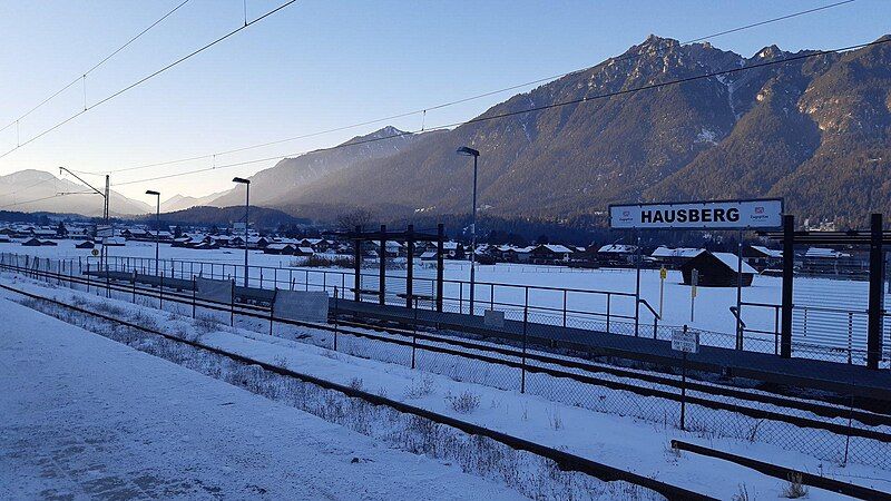 File:Bahnhof Garmisch-Partenkirchen Hausberg.jpg