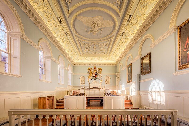 File:Beverley Guildhall Courtroom.jpg