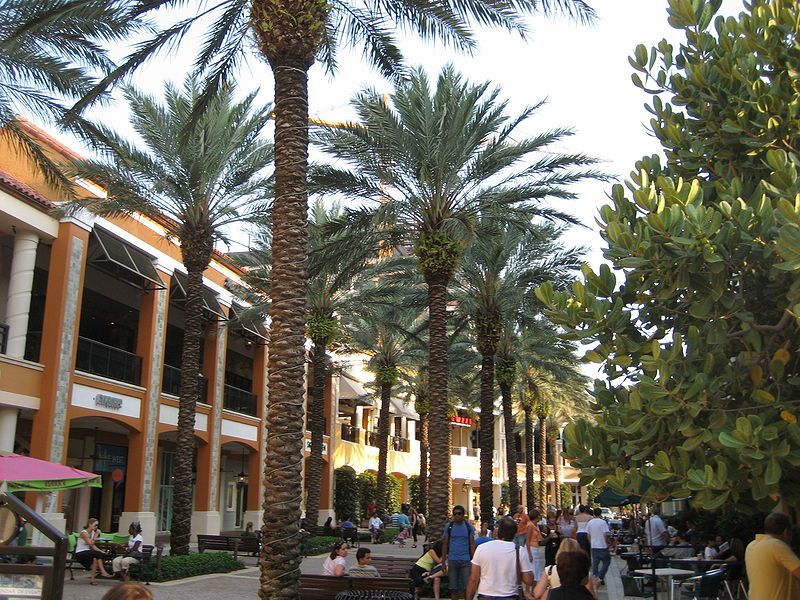 File:CityPlace Plaza.JPG