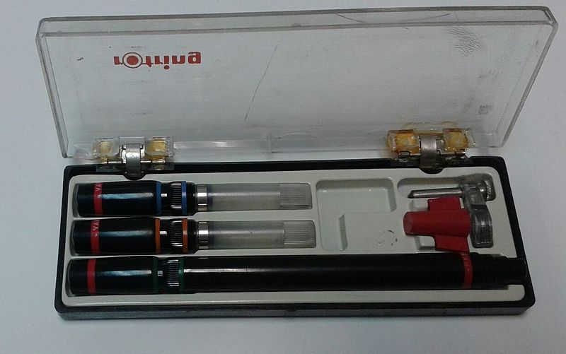 File:Delin 14 PlumasRotring.jpg