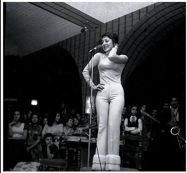 File:Googoosh singing, 1969.jpg