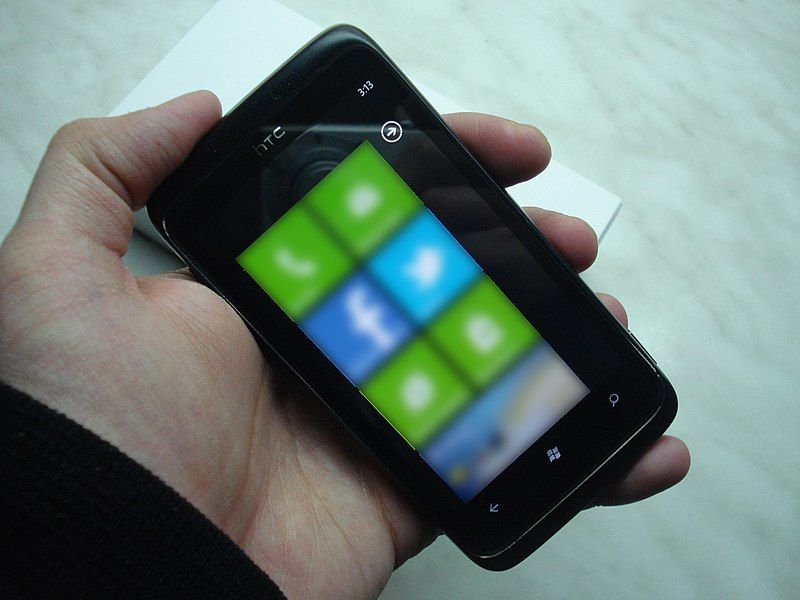 File:HTC Trophy smartphone.jpg